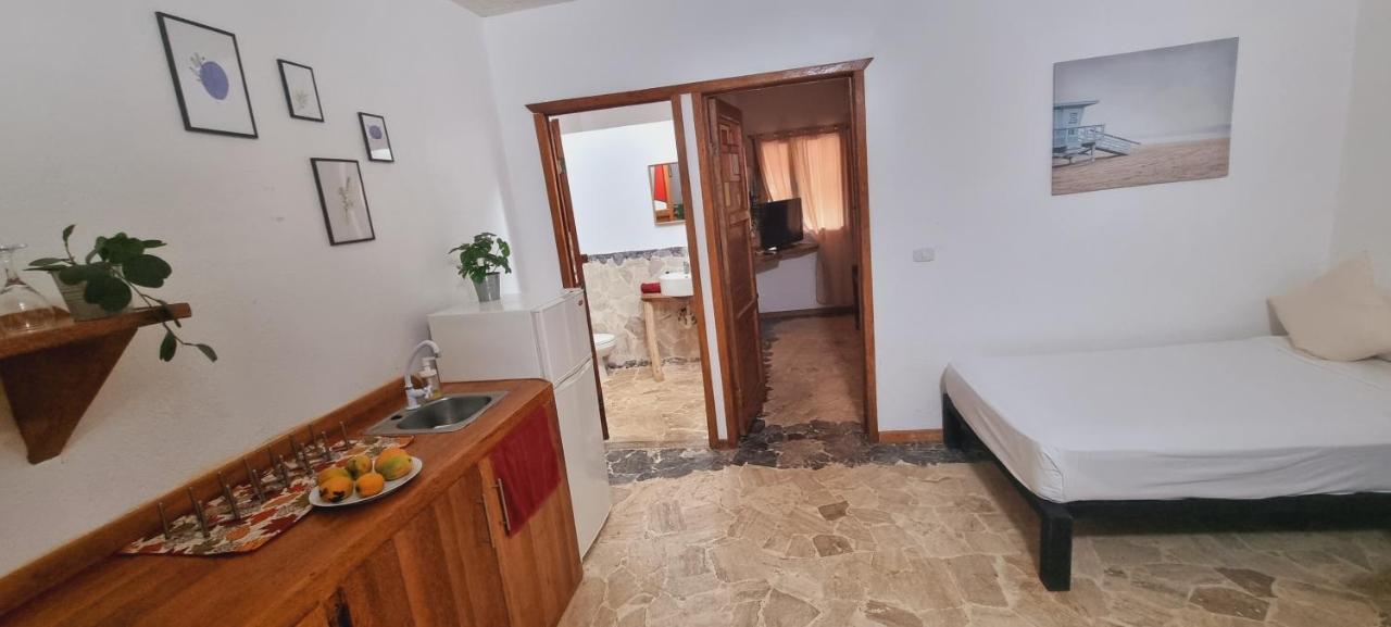 El Jardin Del Coco, Apartamento 14 - Near La Playita Beach لاس غاليراس المظهر الخارجي الصورة