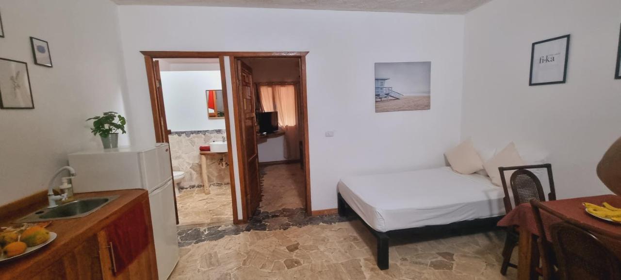 El Jardin Del Coco, Apartamento 14 - Near La Playita Beach لاس غاليراس المظهر الخارجي الصورة